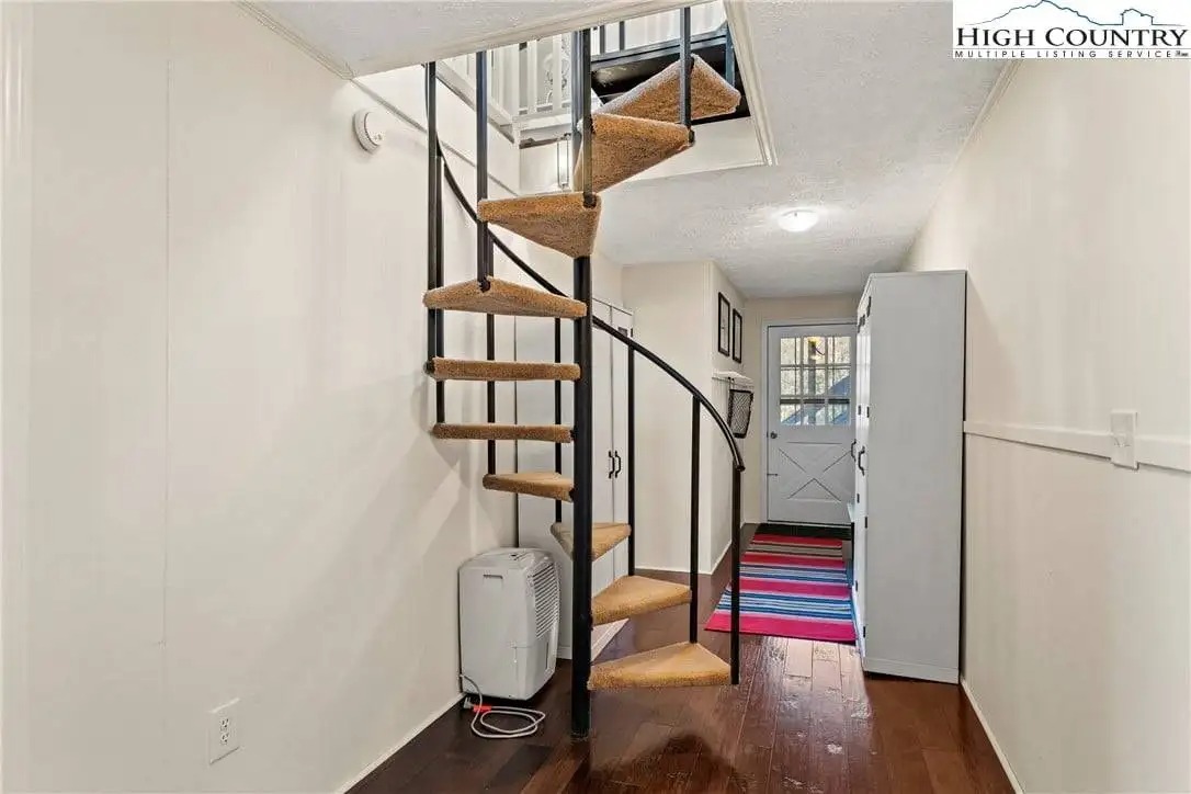 Bruce Hill Realty One Group (1)